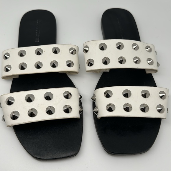 Marc Fisher Bolive White Silver Studded Flat Slip on Sandals Size 8M - Picture 2 of 9